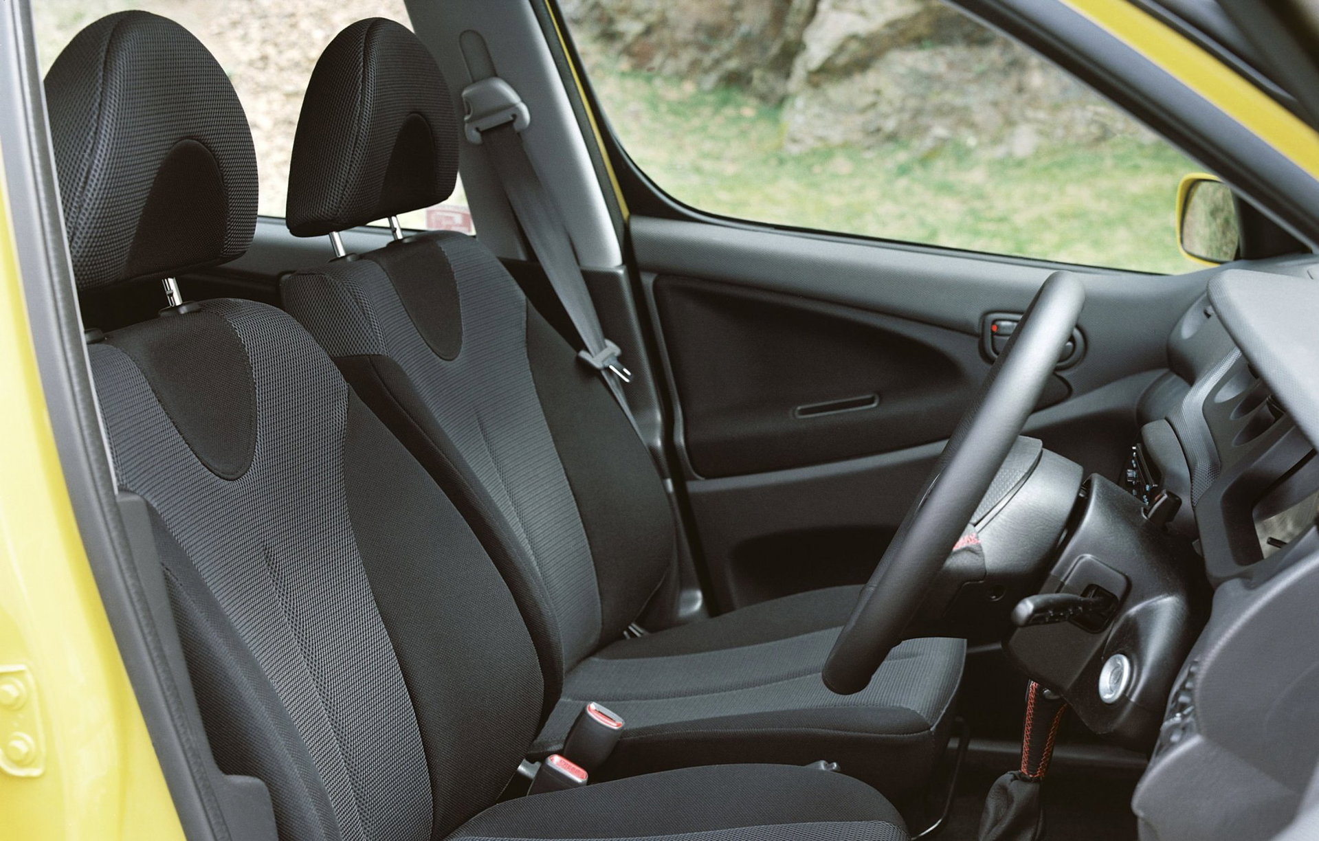 Daihatsu YRV Turbo 130 - intérieur