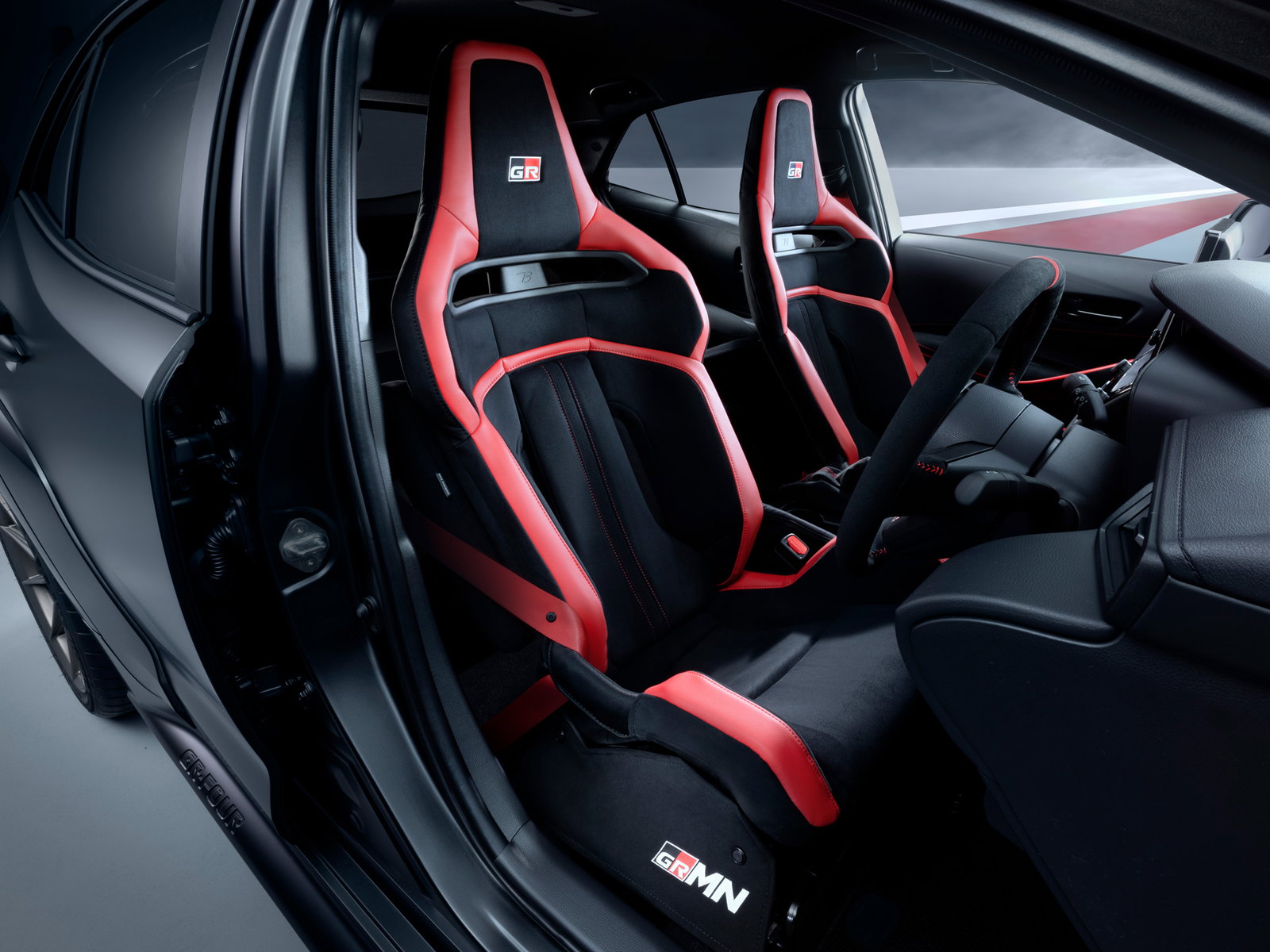 La version GRMN arrive comme la Toyota GR Corolla la plus hardcore à ce jour Toyota GRMN Corolla - intérieur, avant