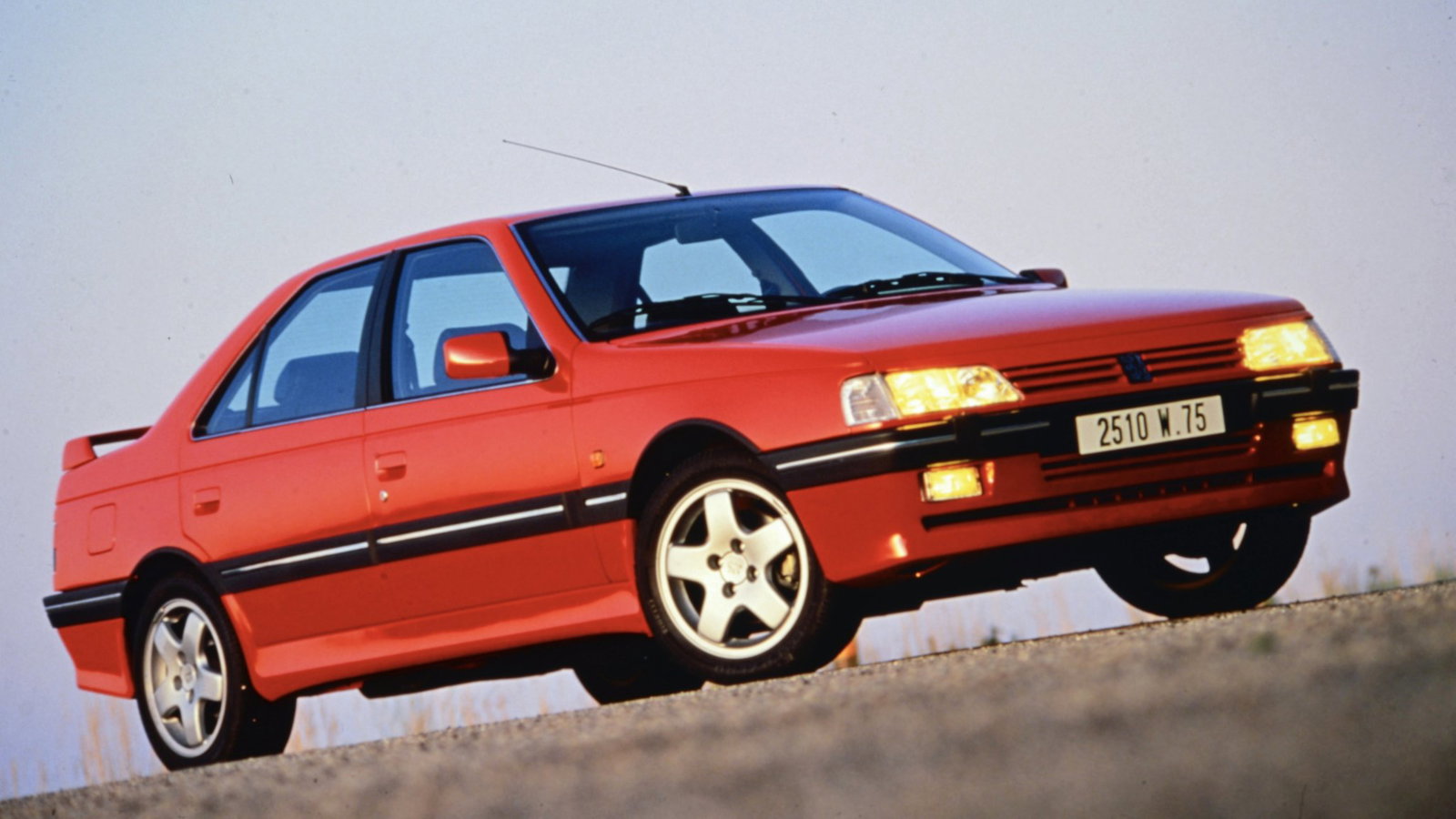 10 voitures de performance cool mais oubliées des années 1990 Peugeot 405 T16