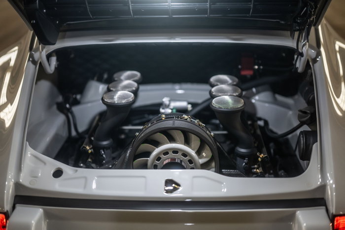 Compartiment moteur Porsche 911 restomod Theon Design