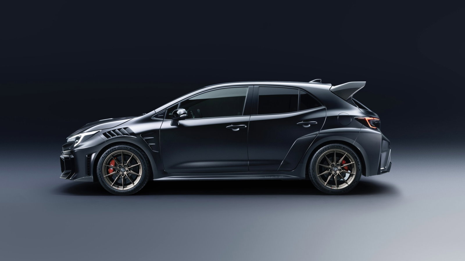 La version GRMN arrive comme la Toyota GR Corolla la plus hardcore à ce jour Toyota GRMN Corolla - côté