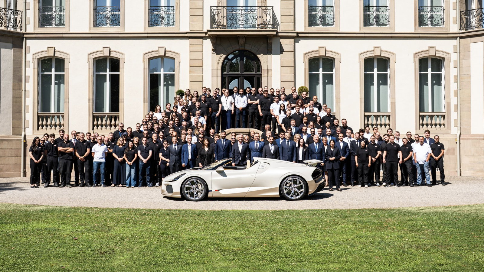 Finale Bugatti Mistral - côté, avec l'équipe Bugatti