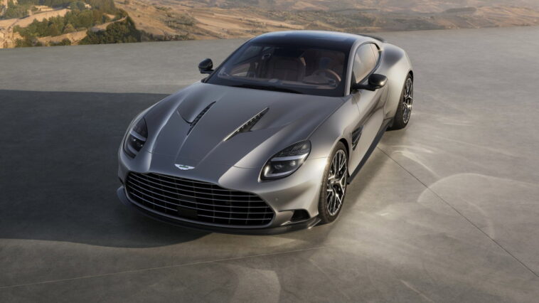 Aston Martin Vanquish célèbre ses 25 ans avec une édition spéciale Throwback Aston Martin Vanquish marque le quart de siècle avec une édition spéciale Throwback