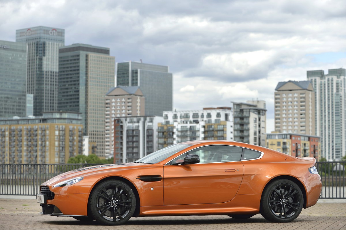 Aston Martin V12 Vantage